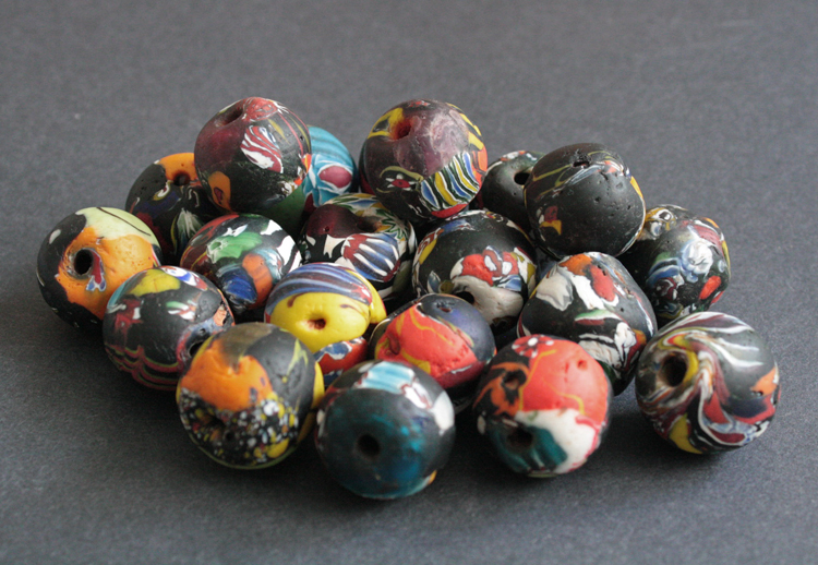 Afrikanische Pulverglasperlen 8x16 mm Schwarz Krobo Recycled Glass Beads Ghana