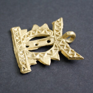 African-Tribal-Pendant-Brass-Metal-Ashanti-Lost-Wax-Royal-Stool-Side-view-091801