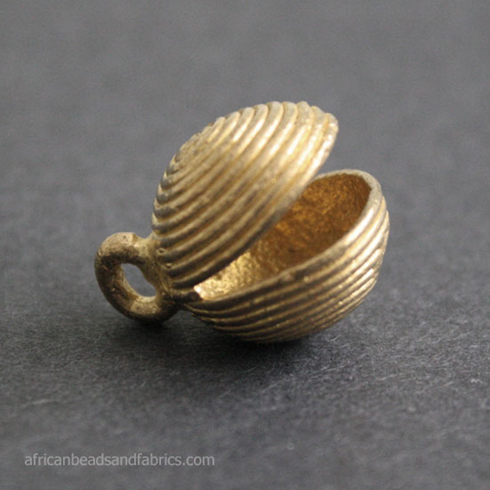 Brass-Funbell-Clam-shell-pendant