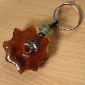 Key-Ring-Gift-Recycled-Glass-Daisy-Amber-Discs