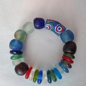 Chunky-recycled-glass-Krobo-Ghana-bracelet-with-focal-tube-bead-top-view