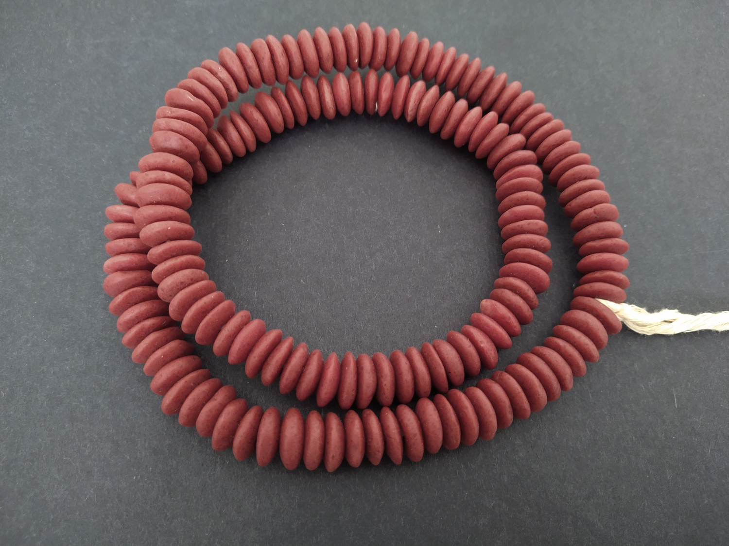African-Beads-Ghana-Krobo-Ethnic-Recycled-Glass-Doughnut-Discs-10-to-11-mm-speckled-red