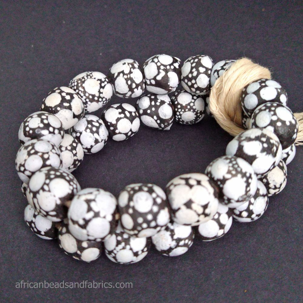 African-Beads-Handmade-Glass-20mm-black-pale-blue
